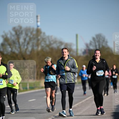 06.04.2025 - 44. Internationalen Wilhelmsburger Insellauf Dr. Thomas Lammeyer http://msf.ph/oto/7562638 06.04.2025 09:37:23 Laufen 3176, 34, 4162, 3029, 3032 meine-sportfotos.de