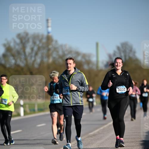 06.04.2025 - 44. Internationalen Wilhelmsburger Insellauf Dr. Thomas Lammeyer http://msf.ph/oto/7562649 06.04.2025 09:37:24 Laufen 3176, 4162, 3029, 3032 meine-sportfotos.de