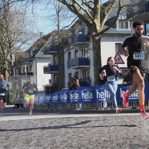 06.04.2025 - 44. Internationalen Wilhelmsburger Insellauf Luisa Fischer http://msf.ph/oto/7562662 06.04.2025 10:31:42 Ziel 4223, 4271, 3962, 4497, 3413 meine-sportfotos.de