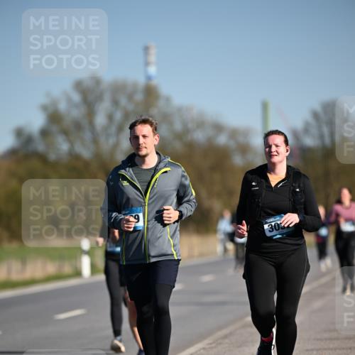 06.04.2025 - 44. Internationalen Wilhelmsburger Insellauf Dr. Thomas Lammeyer http://msf.ph/oto/7562707 06.04.2025 09:37:26 Laufen 7, 30 meine-sportfotos.de