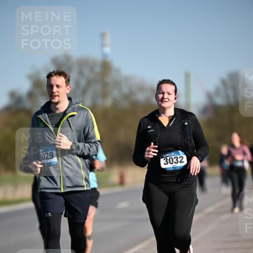 06.04.2025 - 44. Internationalen Wilhelmsburger Insellauf Dr. Thomas Lammeyer http://msf.ph/oto/7562732 06.04.2025 09:37:27 Laufen 3029, 3032 meine-sportfotos.de