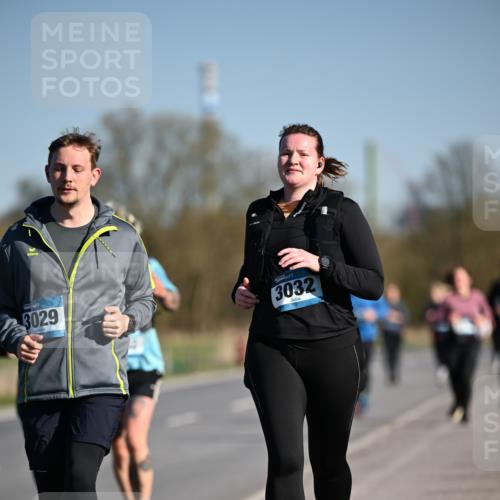 06.04.2025 - 44. Internationalen Wilhelmsburger Insellauf Dr. Thomas Lammeyer http://msf.ph/oto/7562748 06.04.2025 09:37:28 Laufen 3029, 3032 meine-sportfotos.de