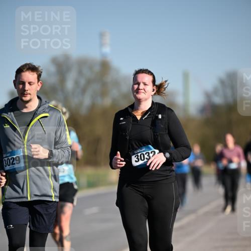 06.04.2025 - 44. Internationalen Wilhelmsburger Insellauf Dr. Thomas Lammeyer http://msf.ph/oto/7562752 06.04.2025 09:37:28 Laufen 3029, 3032 meine-sportfotos.de