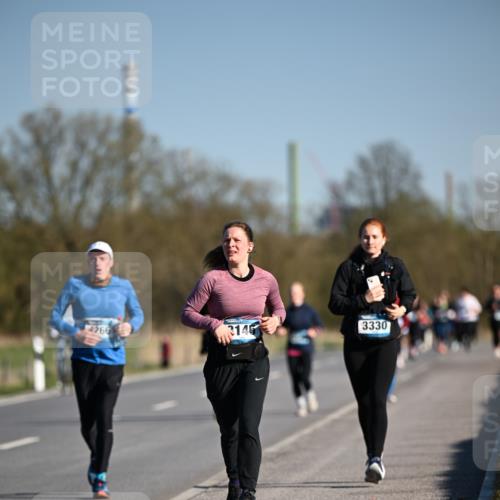 06.04.2025 - 44. Internationalen Wilhelmsburger Insellauf Dr. Thomas Lammeyer http://msf.ph/oto/7562821 06.04.2025 09:37:36 Laufen 3330, 4266, 3145 meine-sportfotos.de