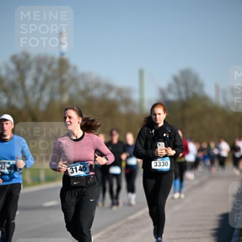 06.04.2025 - 44. Internationalen Wilhelmsburger Insellauf Dr. Thomas Lammeyer http://msf.ph/oto/7562866 06.04.2025 09:37:37 Laufen 420, 3145, 3330 meine-sportfotos.de