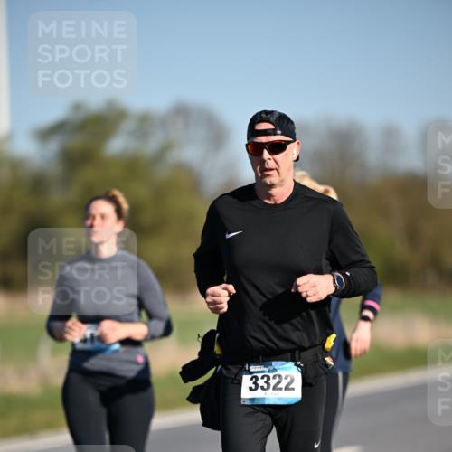 06.04.2025 - 44. Internationalen Wilhelmsburger Insellauf Dr. Thomas Lammeyer http://msf.ph/oto/7563032 06.04.2025 09:37:49 Laufen 3322 meine-sportfotos.de