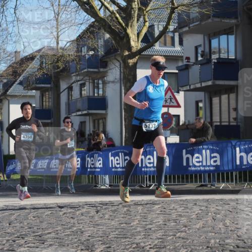 06.04.2025 - 44. Internationalen Wilhelmsburger Insellauf Luisa Fischer http://msf.ph/oto/7563058 06.04.2025 10:32:44 Ziel 13, 4358, 386, 5137 meine-sportfotos.de