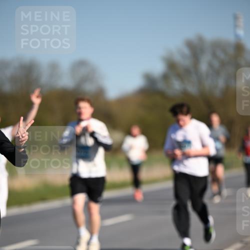 06.04.2025 - 44. Internationalen Wilhelmsburger Insellauf Dr. Thomas Lammeyer http://msf.ph/oto/7563190 06.04.2025 09:38:09 Laufen  meine-sportfotos.de