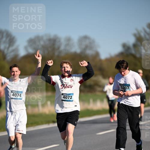 06.04.2025 - 44. Internationalen Wilhelmsburger Insellauf Dr. Thomas Lammeyer http://msf.ph/oto/7563193 06.04.2025 09:38:09 Laufen 5207, 4074, 4072 meine-sportfotos.de