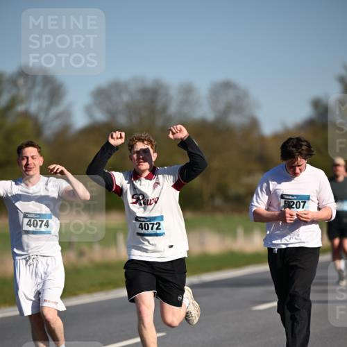 06.04.2025 - 44. Internationalen Wilhelmsburger Insellauf Dr. Thomas Lammeyer http://msf.ph/oto/7563203 06.04.2025 09:38:10 Laufen 4074, 207, 4072 meine-sportfotos.de