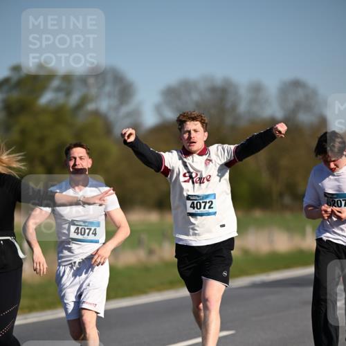 06.04.2025 - 44. Internationalen Wilhelmsburger Insellauf Dr. Thomas Lammeyer http://msf.ph/oto/7563210 06.04.2025 09:38:10 Laufen 4074, 4072, 207 meine-sportfotos.de