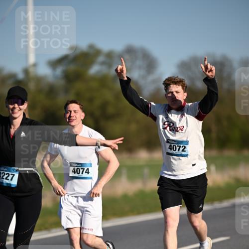 06.04.2025 - 44. Internationalen Wilhelmsburger Insellauf Dr. Thomas Lammeyer http://msf.ph/oto/7563220 06.04.2025 09:38:10 Laufen 4227, 4074, 4072 meine-sportfotos.de