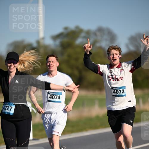 06.04.2025 - 44. Internationalen Wilhelmsburger Insellauf Dr. Thomas Lammeyer http://msf.ph/oto/7563225 06.04.2025 09:38:11 Laufen 4227, 4074, 4072 meine-sportfotos.de