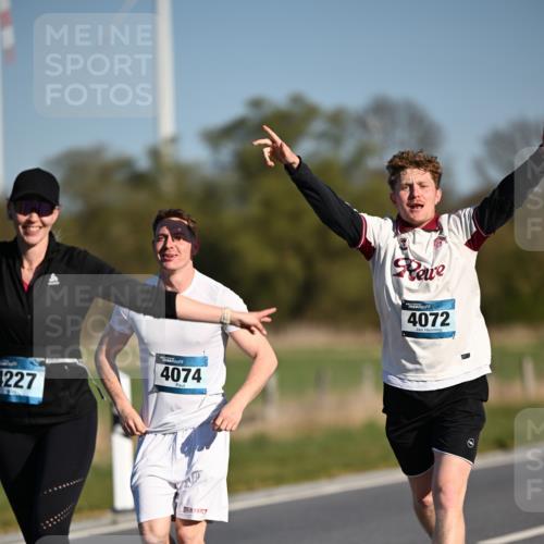 06.04.2025 - 44. Internationalen Wilhelmsburger Insellauf Dr. Thomas Lammeyer http://msf.ph/oto/7563230 06.04.2025 09:38:11 Laufen 227, 4074, 4072 meine-sportfotos.de