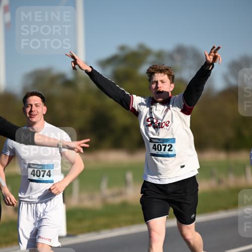 06.04.2025 - 44. Internationalen Wilhelmsburger Insellauf Dr. Thomas Lammeyer http://msf.ph/oto/7563242 06.04.2025 09:38:11 Laufen 4074, 4072 meine-sportfotos.de