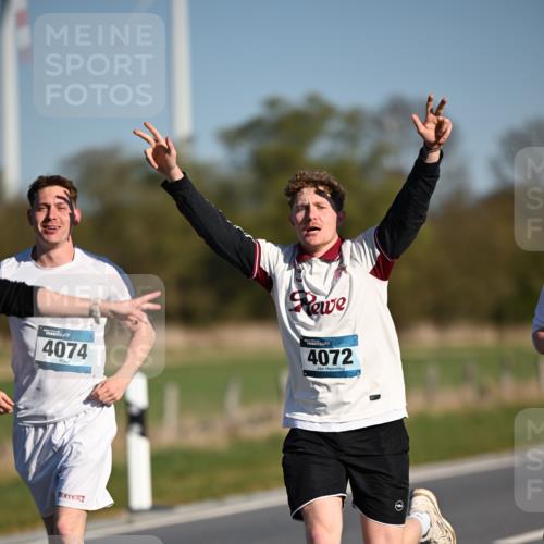 06.04.2025 - 44. Internationalen Wilhelmsburger Insellauf Dr. Thomas Lammeyer http://msf.ph/oto/7563245 06.04.2025 09:38:11 Laufen 4074, 4072 meine-sportfotos.de