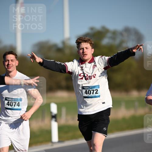 06.04.2025 - 44. Internationalen Wilhelmsburger Insellauf Dr. Thomas Lammeyer http://msf.ph/oto/7563253 06.04.2025 09:38:12 Laufen 4074, 4072 meine-sportfotos.de