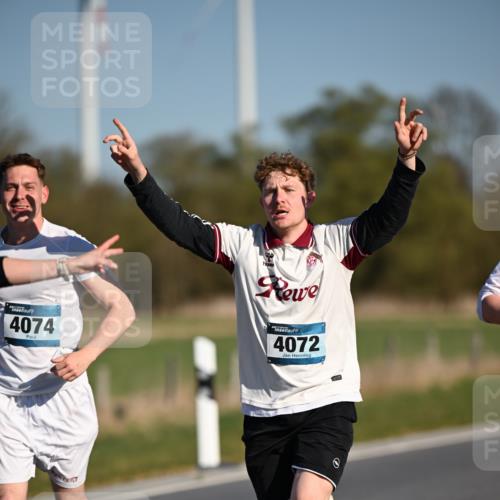 06.04.2025 - 44. Internationalen Wilhelmsburger Insellauf Dr. Thomas Lammeyer http://msf.ph/oto/7563256 06.04.2025 09:38:12 Laufen 4074, 4072 meine-sportfotos.de