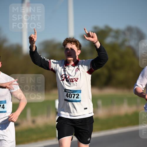06.04.2025 - 44. Internationalen Wilhelmsburger Insellauf Dr. Thomas Lammeyer http://msf.ph/oto/7563259 06.04.2025 09:38:12 Laufen 74, 4072 meine-sportfotos.de