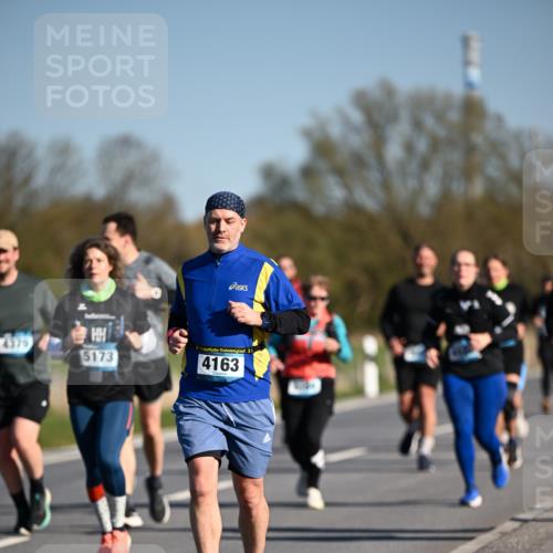 06.04.2025 - 44. Internationalen Wilhelmsburger Insellauf Dr. Thomas Lammeyer http://msf.ph/oto/7563307 06.04.2025 09:38:15 Laufen 4375, 5173, 4163 meine-sportfotos.de
