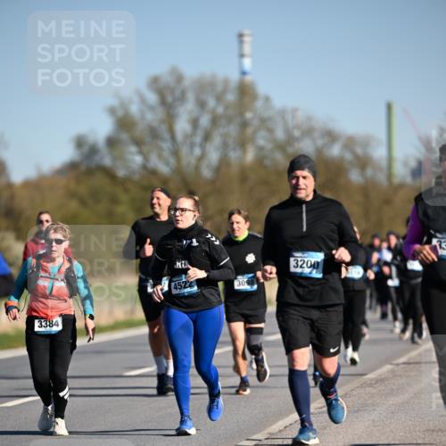 06.04.2025 - 44. Internationalen Wilhelmsburger Insellauf Dr. Thomas Lammeyer http://msf.ph/oto/7563331 06.04.2025 09:38:16 Laufen 3384, 452, 3098, 3200, 33 meine-sportfotos.de