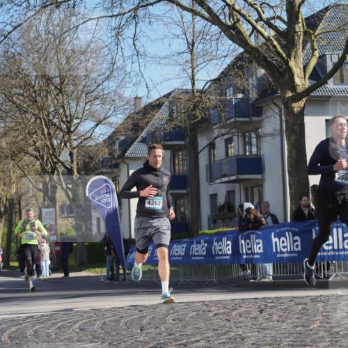 06.04.2025 - 44. Internationalen Wilhelmsburger Insellauf Luisa Fischer http://msf.ph/oto/7563369 06.04.2025 10:33:33 Ziel 4455, 4262, 3585 meine-sportfotos.de