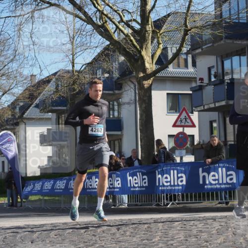 06.04.2025 - 44. Internationalen Wilhelmsburger Insellauf Luisa Fischer http://msf.ph/oto/7563383 06.04.2025 10:33:33 Ziel 4455, 4262, 3585 meine-sportfotos.de
