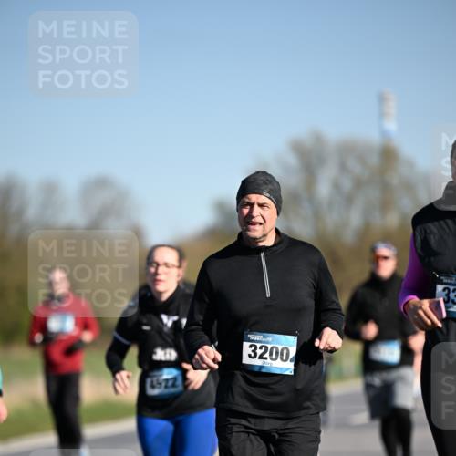 06.04.2025 - 44. Internationalen Wilhelmsburger Insellauf Dr. Thomas Lammeyer http://msf.ph/oto/7563394 06.04.2025 09:38:19 Laufen 4822, 3200, 33 meine-sportfotos.de