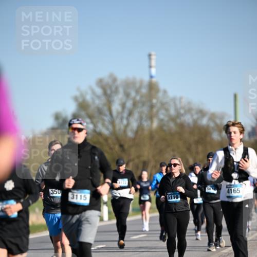 06.04.2025 - 44. Internationalen Wilhelmsburger Insellauf Dr. Thomas Lammeyer http://msf.ph/oto/7563418 06.04.2025 09:38:22 Laufen 5072, 350, 4165, 3115, 5116 meine-sportfotos.de
