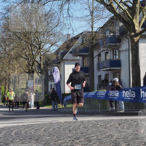 06.04.2025 - 44. Internationalen Wilhelmsburger Insellauf Luisa Fischer http://msf.ph/oto/7563548 06.04.2025 10:34:00 Ziel 3749 meine-sportfotos.de