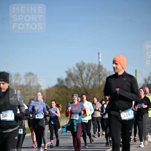 06.04.2025 - 44. Internationalen Wilhelmsburger Insellauf Dr. Thomas Lammeyer http://msf.ph/oto/7563591 06.04.2025 09:38:32 Laufen 5072, 28, 4491, 3710, 5713, 3397, 400 meine-sportfotos.de
