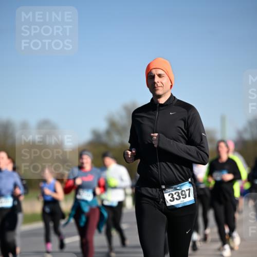 06.04.2025 - 44. Internationalen Wilhelmsburger Insellauf Dr. Thomas Lammeyer http://msf.ph/oto/7563603 06.04.2025 09:38:34 Laufen 3397 meine-sportfotos.de