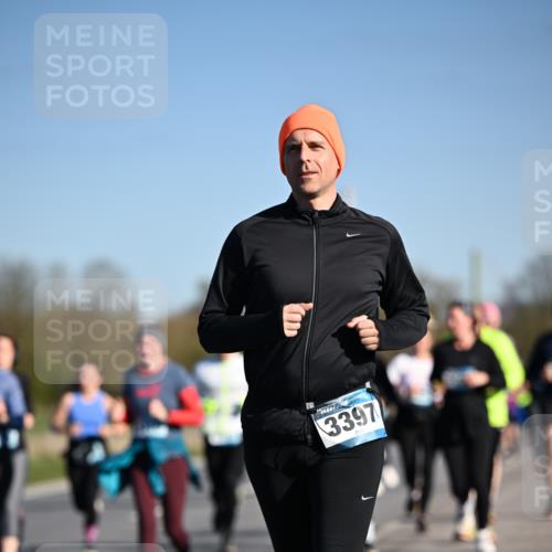 06.04.2025 - 44. Internationalen Wilhelmsburger Insellauf Dr. Thomas Lammeyer http://msf.ph/oto/7563614 06.04.2025 09:38:34 Laufen 3397 meine-sportfotos.de