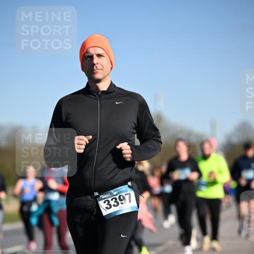 06.04.2025 - 44. Internationalen Wilhelmsburger Insellauf Dr. Thomas Lammeyer http://msf.ph/oto/7563623 06.04.2025 09:38:35 Laufen 3397 meine-sportfotos.de