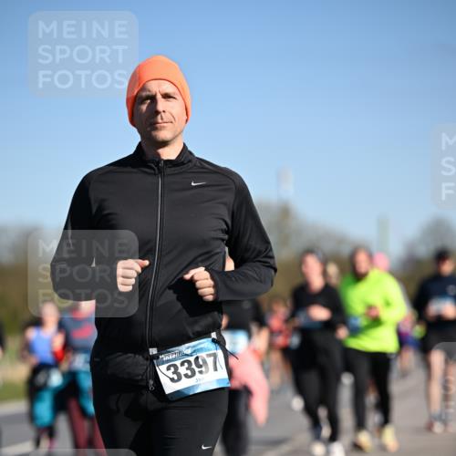 06.04.2025 - 44. Internationalen Wilhelmsburger Insellauf Dr. Thomas Lammeyer http://msf.ph/oto/7563628 06.04.2025 09:38:35 Laufen 3397 meine-sportfotos.de