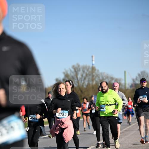 06.04.2025 - 44. Internationalen Wilhelmsburger Insellauf Dr. Thomas Lammeyer http://msf.ph/oto/7563639 06.04.2025 09:38:36 Laufen 3782, 452, 462, 4610 meine-sportfotos.de