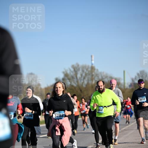 06.04.2025 - 44. Internationalen Wilhelmsburger Insellauf Dr. Thomas Lammeyer http://msf.ph/oto/7563643 06.04.2025 09:38:36 Laufen 4610, 4462, 0, 4526, 3782 meine-sportfotos.de