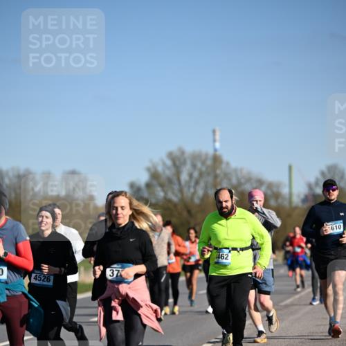 06.04.2025 - 44. Internationalen Wilhelmsburger Insellauf Dr. Thomas Lammeyer http://msf.ph/oto/7563650 06.04.2025 09:38:36 Laufen 4526, 37, 4462, 610 meine-sportfotos.de