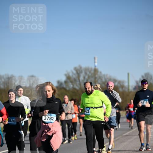 06.04.2025 - 44. Internationalen Wilhelmsburger Insellauf Dr. Thomas Lammeyer http://msf.ph/oto/7563654 06.04.2025 09:38:36 Laufen 4526, 5, 3782, 462, 4610 meine-sportfotos.de