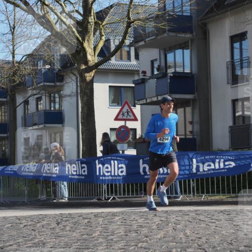 06.04.2025 - 44. Internationalen Wilhelmsburger Insellauf Luisa Fischer http://msf.ph/oto/7563664 06.04.2025 10:34:15 Ziel 4294 meine-sportfotos.de