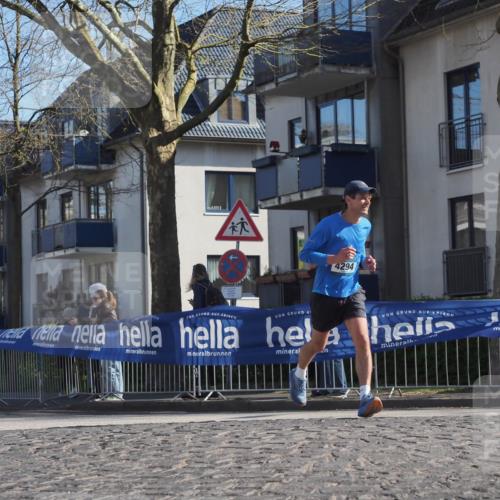 06.04.2025 - 44. Internationalen Wilhelmsburger Insellauf Luisa Fischer http://msf.ph/oto/7563667 06.04.2025 10:34:15 Ziel 4294 meine-sportfotos.de