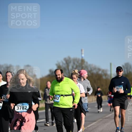 06.04.2025 - 44. Internationalen Wilhelmsburger Insellauf Dr. Thomas Lammeyer http://msf.ph/oto/7563668 06.04.2025 09:38:37 Laufen 0, 40, 3782, 462, 4610 meine-sportfotos.de