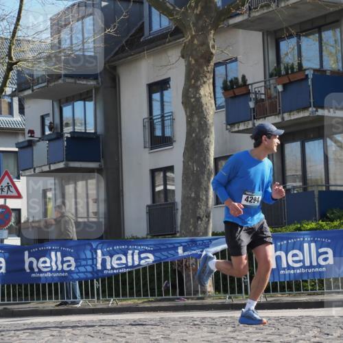 06.04.2025 - 44. Internationalen Wilhelmsburger Insellauf Luisa Fischer http://msf.ph/oto/7563677 06.04.2025 10:34:15 Ziel 4294 meine-sportfotos.de
