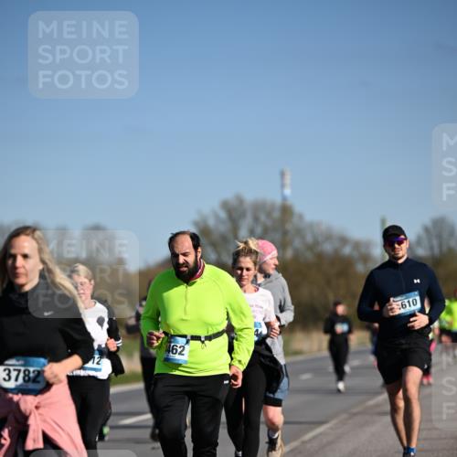 06.04.2025 - 44. Internationalen Wilhelmsburger Insellauf Dr. Thomas Lammeyer http://msf.ph/oto/7563678 06.04.2025 09:38:37 Laufen 3782, 462, 610 meine-sportfotos.de