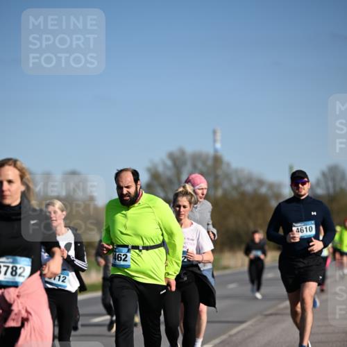06.04.2025 - 44. Internationalen Wilhelmsburger Insellauf Dr. Thomas Lammeyer http://msf.ph/oto/7563681 06.04.2025 09:38:38 Laufen 3782, 12, 462, 4610 meine-sportfotos.de