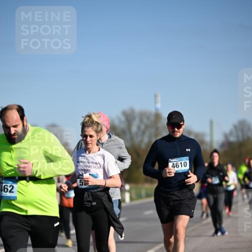 06.04.2025 - 44. Internationalen Wilhelmsburger Insellauf Dr. Thomas Lammeyer http://msf.ph/oto/7563721 06.04.2025 09:38:39 Laufen 462, 5, 4610 meine-sportfotos.de