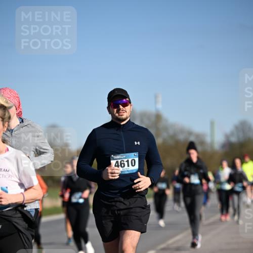 06.04.2025 - 44. Internationalen Wilhelmsburger Insellauf Dr. Thomas Lammeyer http://msf.ph/oto/7563752 06.04.2025 09:38:41 Laufen 4610 meine-sportfotos.de