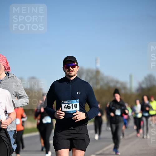 06.04.2025 - 44. Internationalen Wilhelmsburger Insellauf Dr. Thomas Lammeyer http://msf.ph/oto/7563757 06.04.2025 09:38:41 Laufen 4610 meine-sportfotos.de