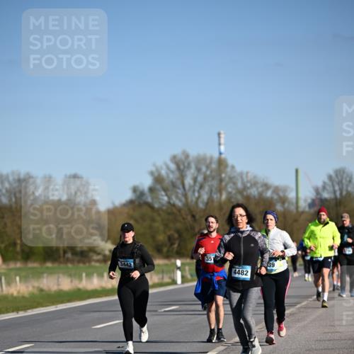 06.04.2025 - 44. Internationalen Wilhelmsburger Insellauf Dr. Thomas Lammeyer http://msf.ph/oto/7563860 06.04.2025 09:38:45 Laufen 3442, 351, 39, 4482 meine-sportfotos.de