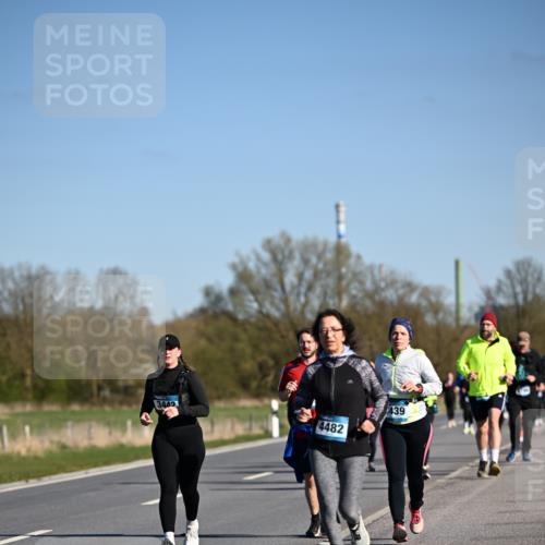 06.04.2025 - 44. Internationalen Wilhelmsburger Insellauf Dr. Thomas Lammeyer http://msf.ph/oto/7563878 06.04.2025 09:38:46 Laufen 3442, 4482, 439 meine-sportfotos.de